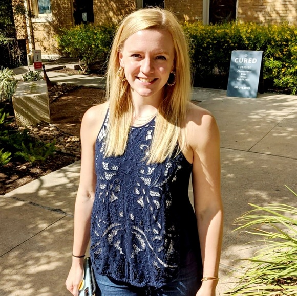 Meet your Posher, Caroline - Picture 1 of 1